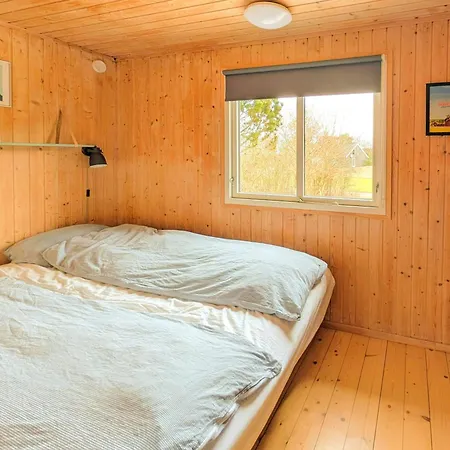 Red Wooden House With Near Knudeklinterne Feriehus *